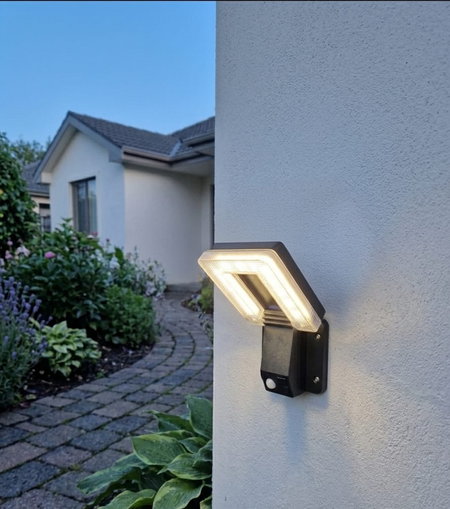 Solar Angle-Head Exterior LED Sconce_0