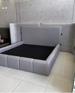 Sleigh bed
