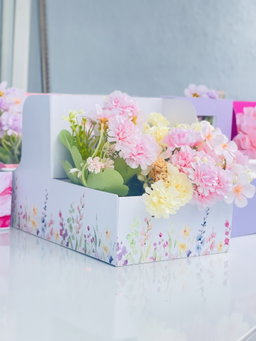 Flower/Cake Bento Box