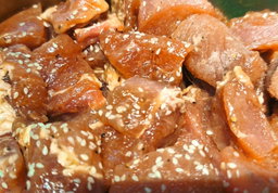 日式蒜燒松板肉粒