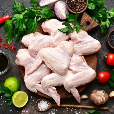 Aile de poulet de chair local 