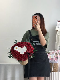 Heart-Shaped Mirror Soap Rose Basket 