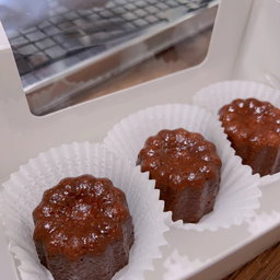 Canelé (contained Rum)