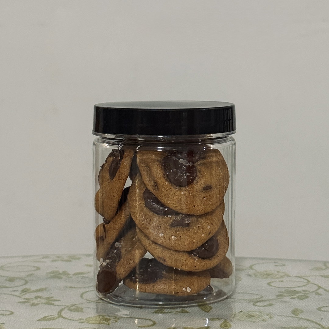 mini bottles: chocolate chip cookies with himalayan pink salt