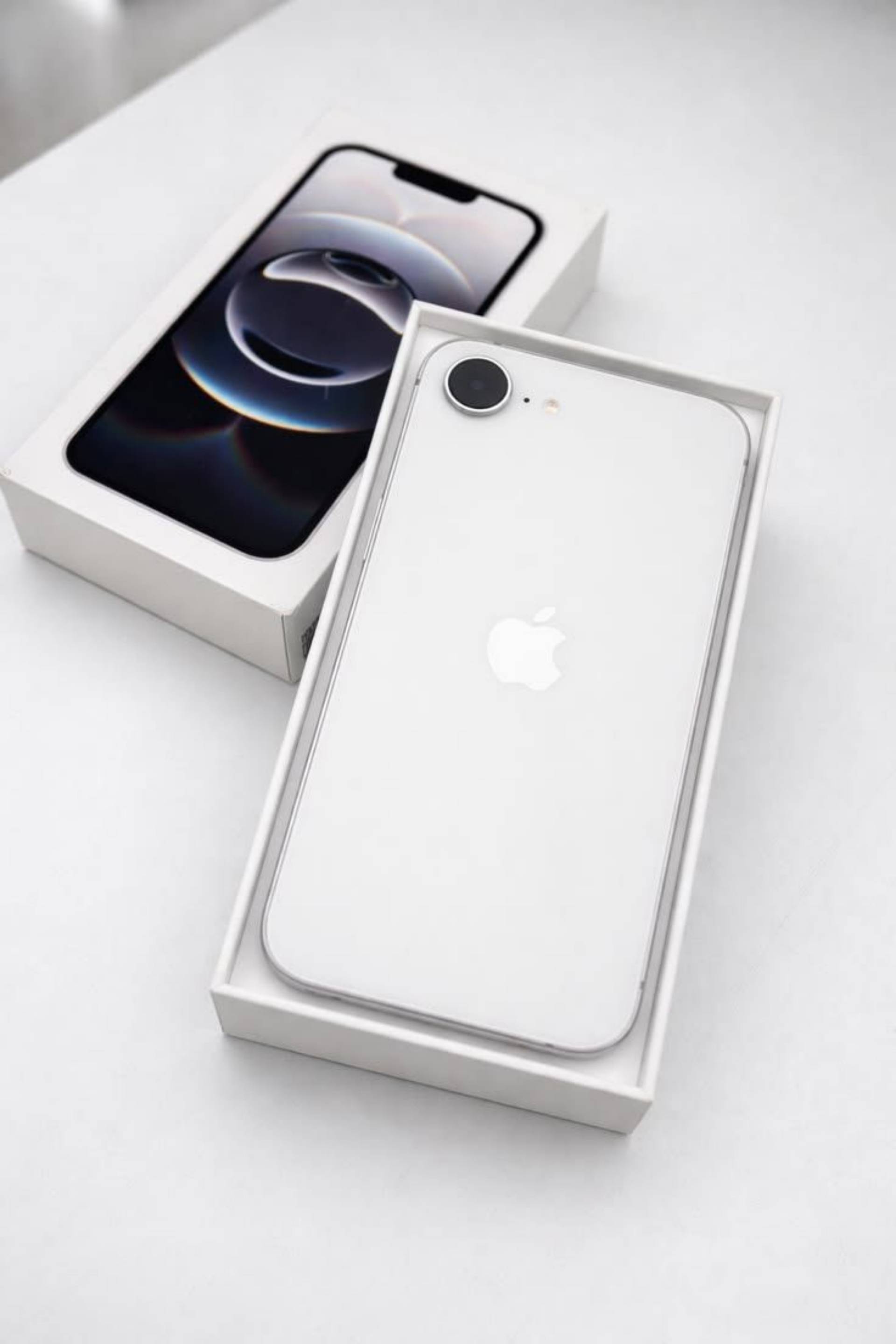 iPhone 16e_0