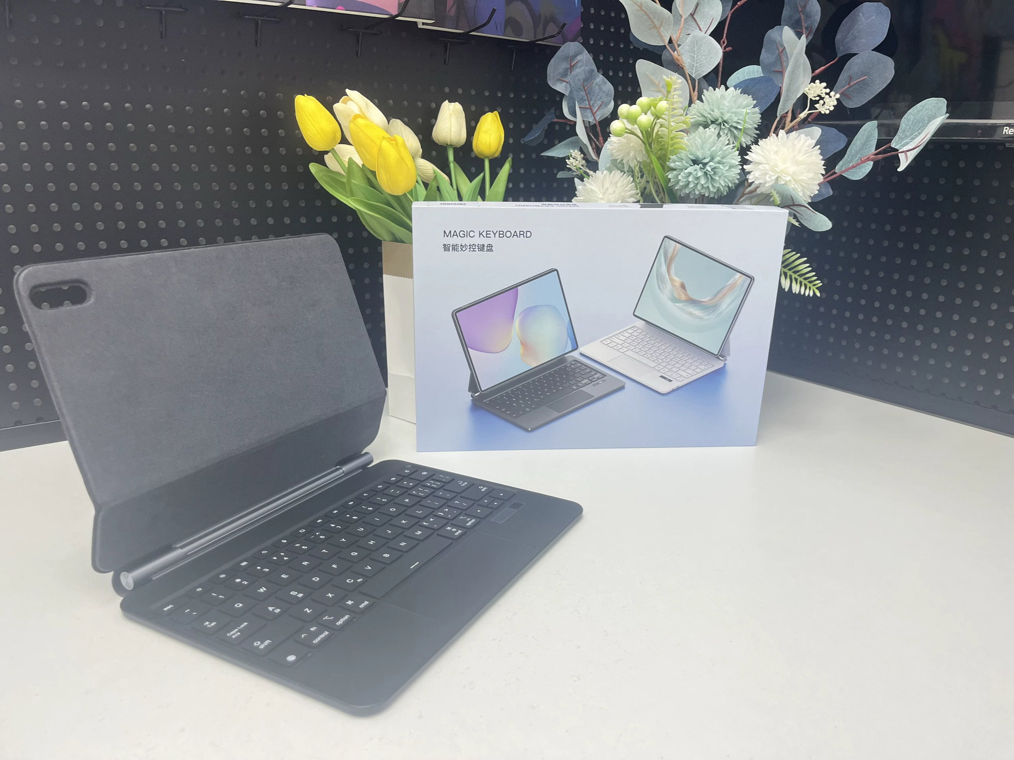 iPad 11th A16 and Apple iPad 10th Generation Magic Keyboard_8