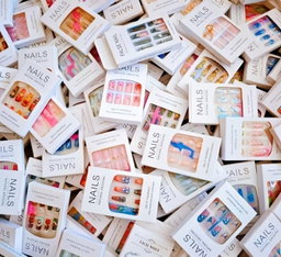 12 pieces NG Press on Nails 