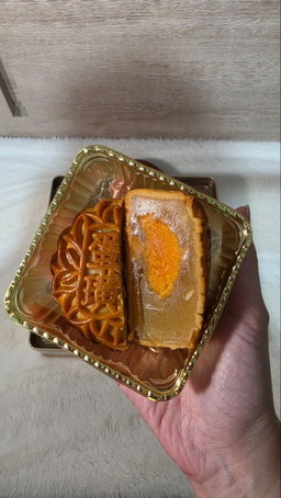 Traditional Baked Skin White Lotus Mooncake 