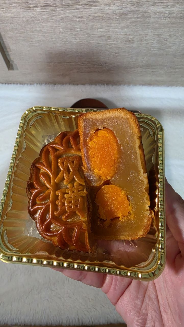 Traditional Baked Skin White Lotus Mooncake _5