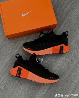 Tenis Deportivos Nike en Negro y Naranja