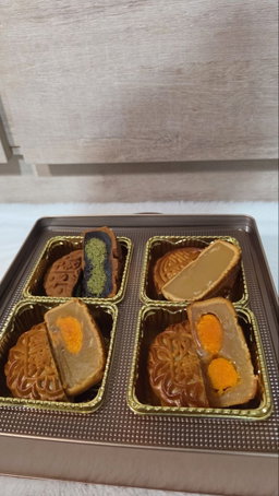 Dubai Pistachio Kunafa Chocolate Mooncake
