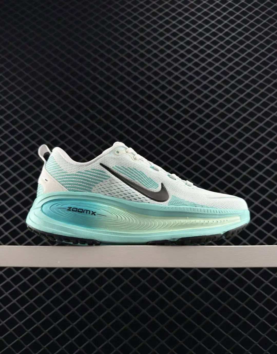 NIKE VOMERO 18
