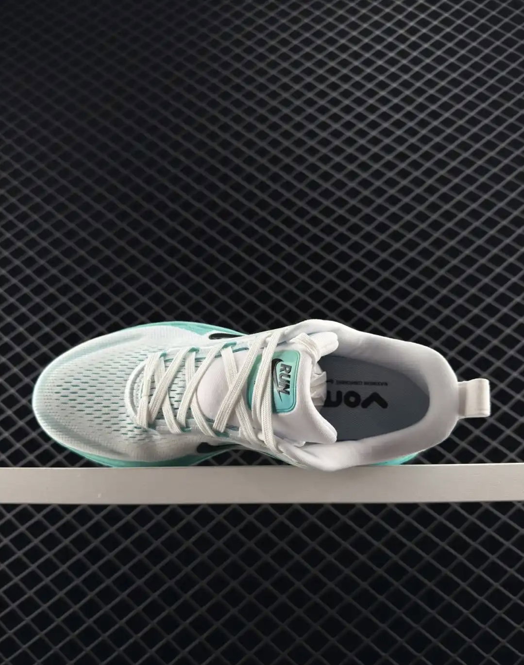NIKE VOMERO 18_2