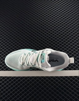 NIKE VOMERO 18