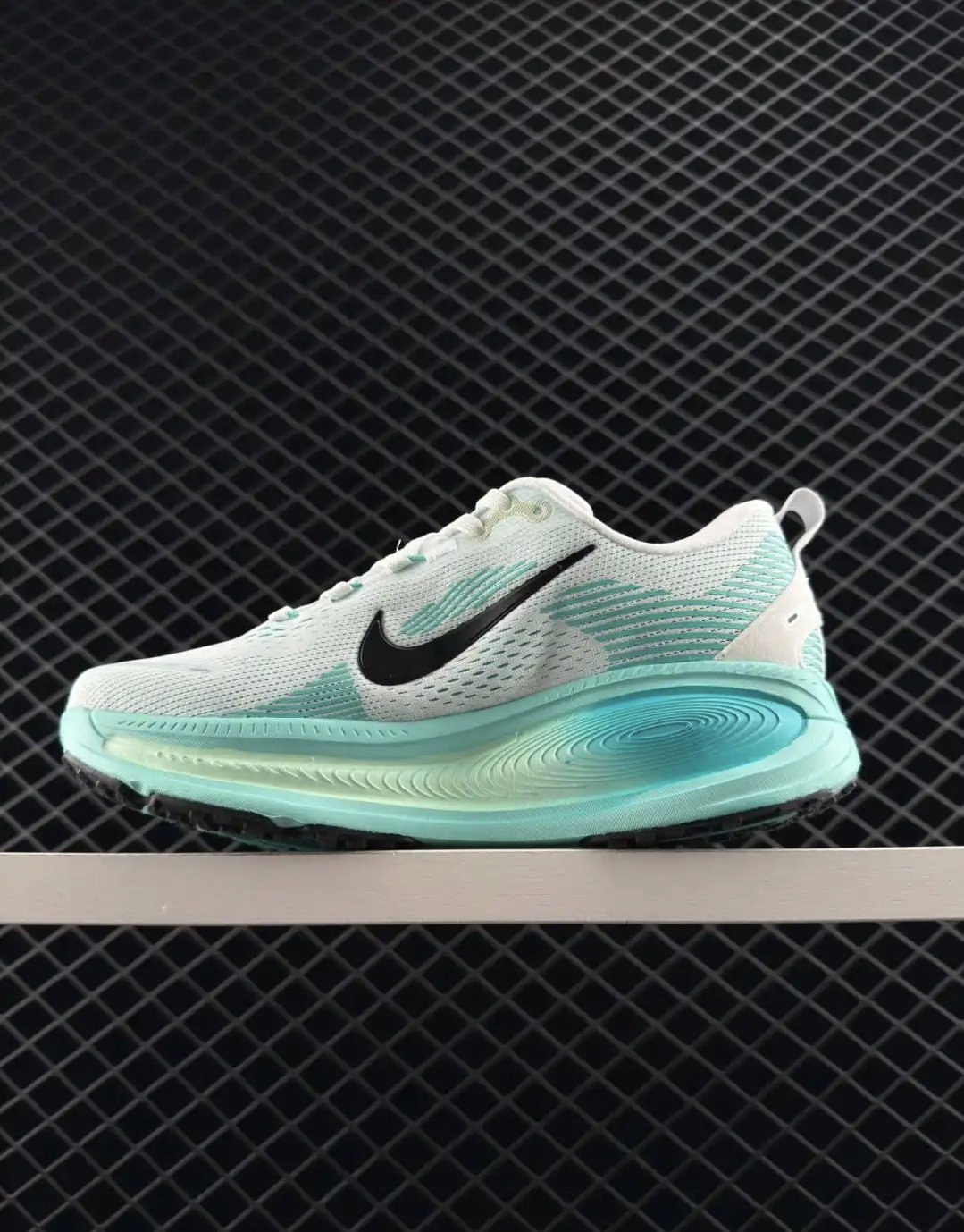 NIKE VOMERO 18_1