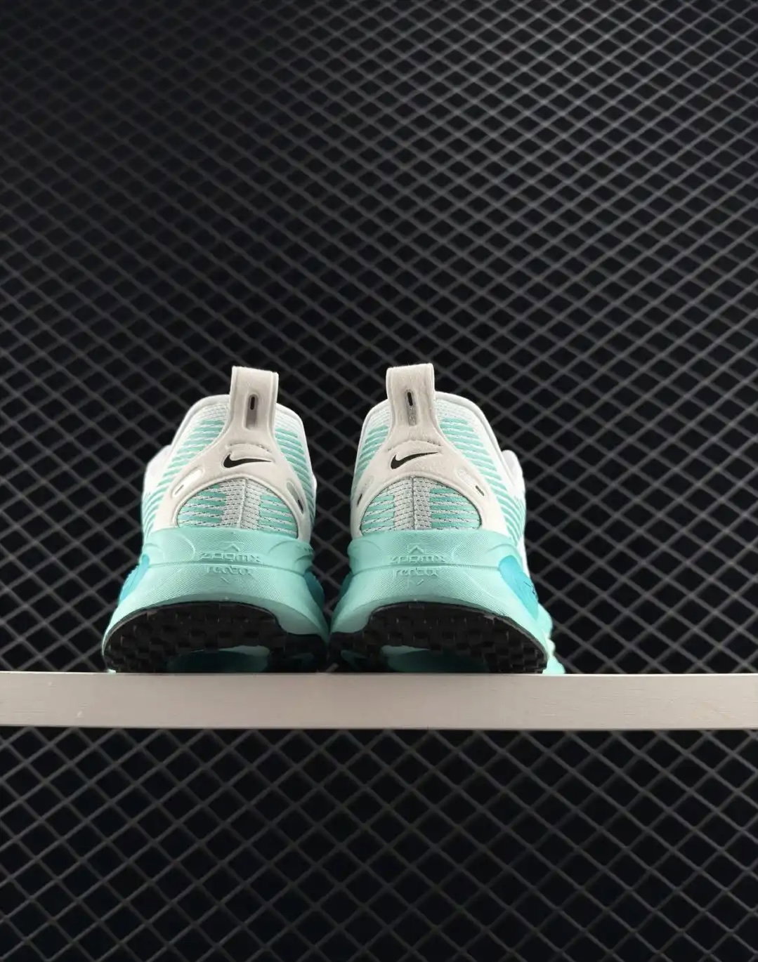 NIKE VOMERO 18_4