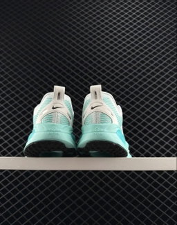 NIKE VOMERO 18