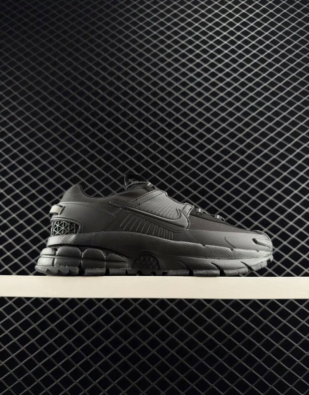 NIKE ZOOM VOMERO ROAM_2