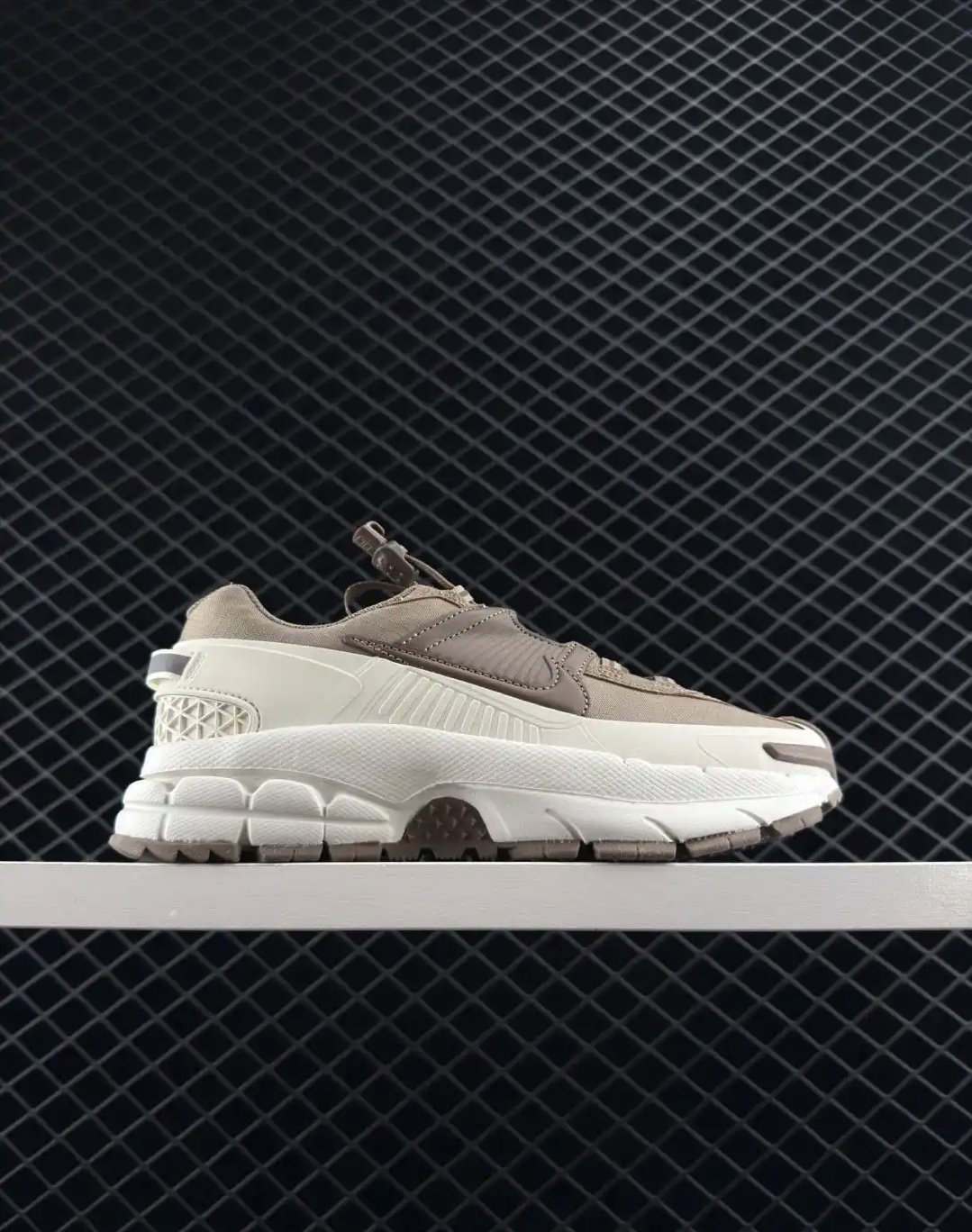 NIKE ZOOM VOMERO ROAM_3