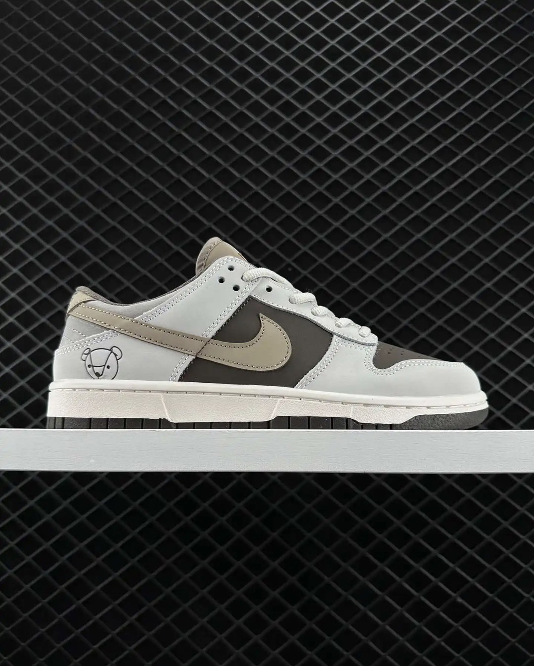 NIKE SB DUNK LOW âInspired by Otomo Katsuhiroâ