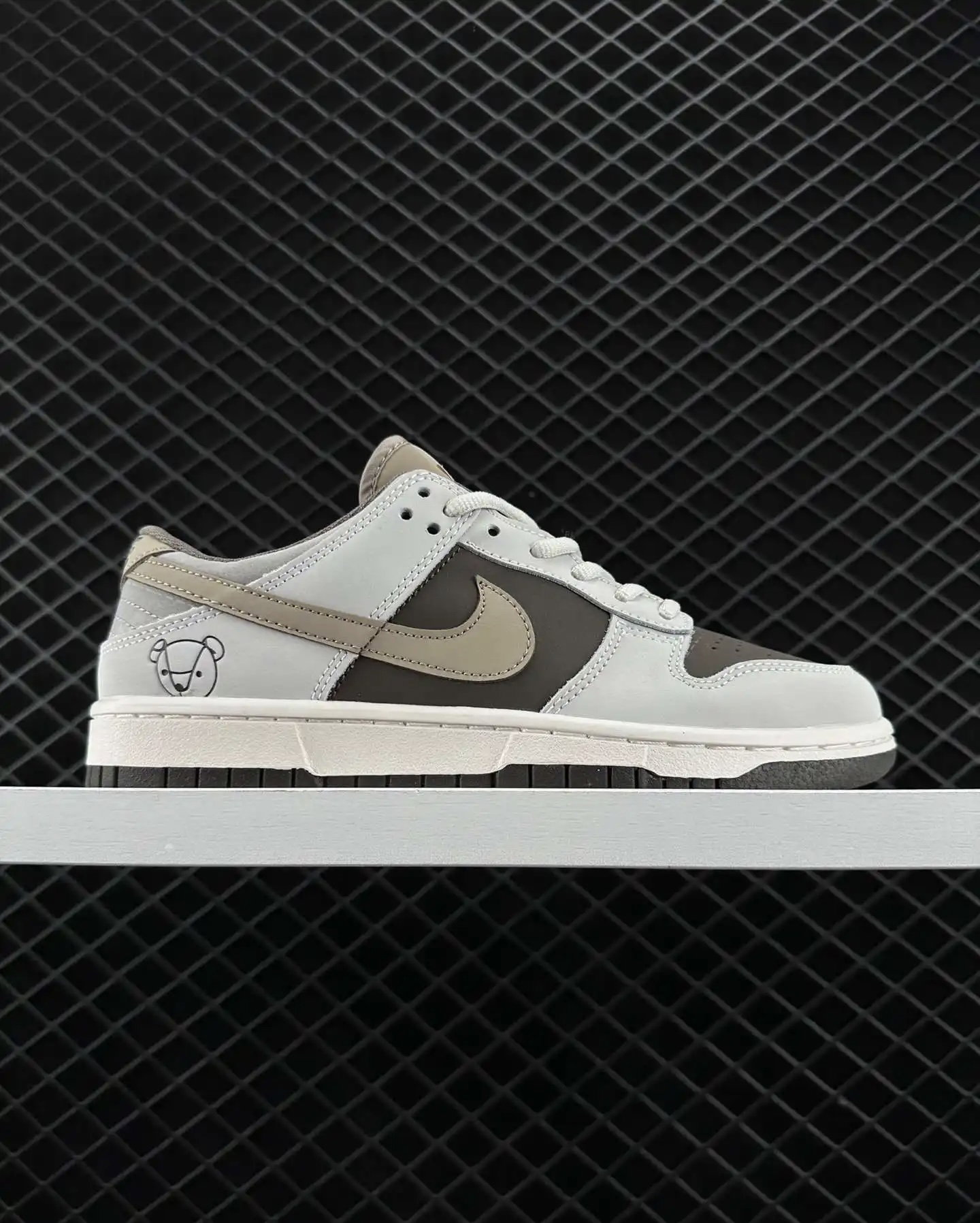 NIKE SB DUNK LOW “Inspired by Otomo Katsuhiro”_0