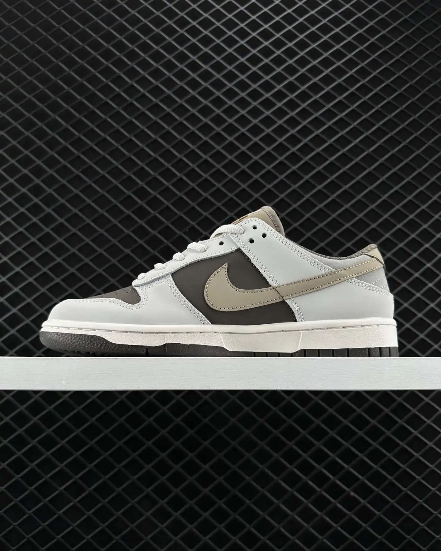 NIKE SB DUNK LOW “Inspired by Otomo Katsuhiro”_1