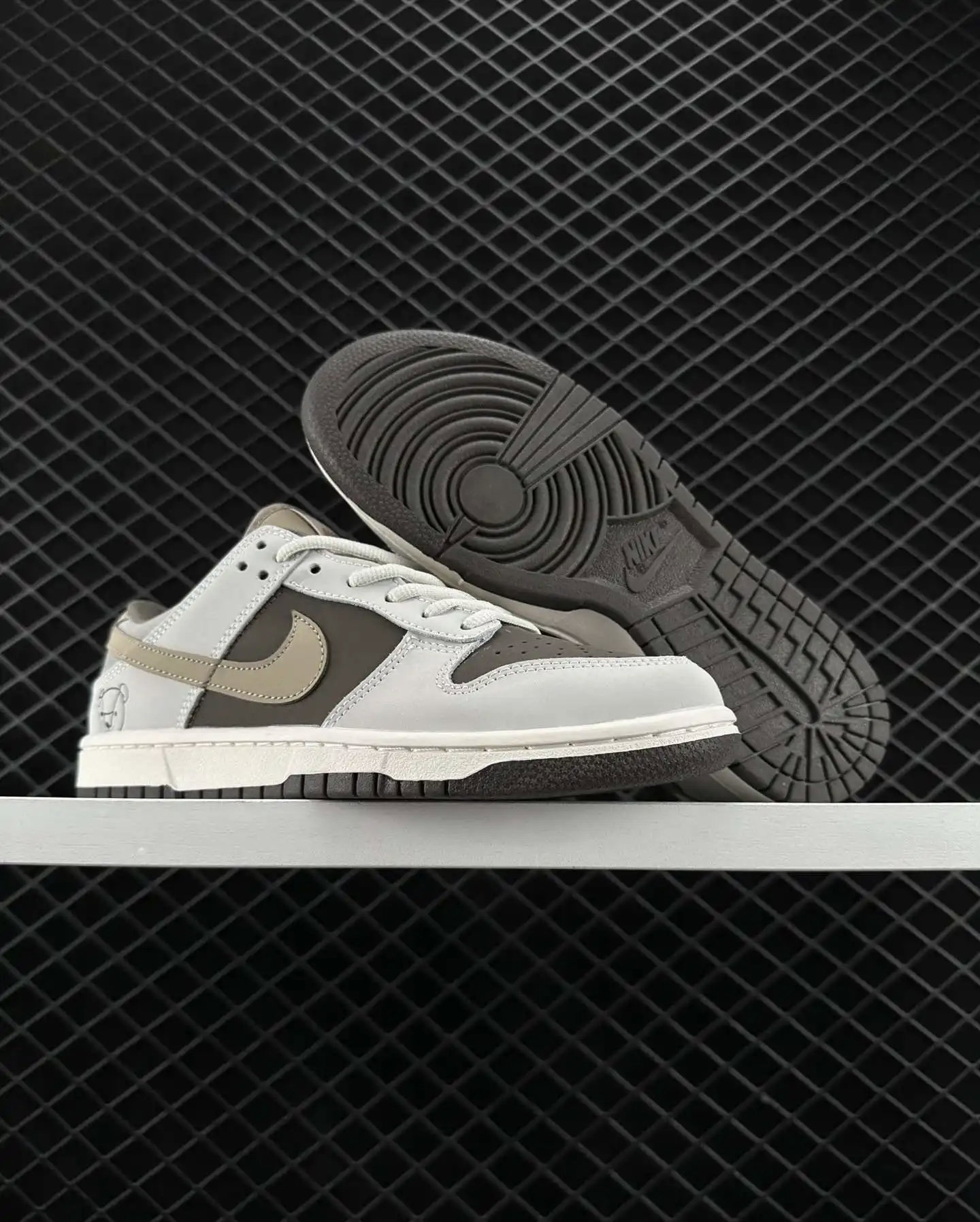 NIKE SB DUNK LOW “Inspired by Otomo Katsuhiro”_3