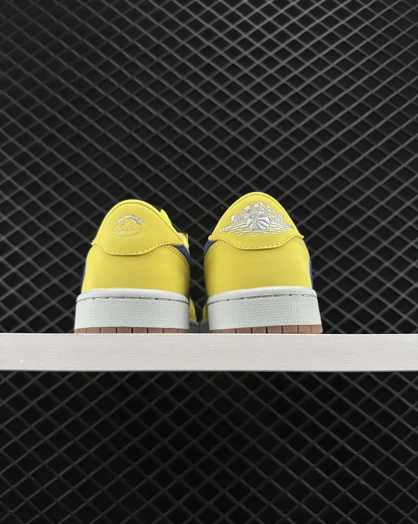 AIR JORDAN 1 Retro Low OG SP x Travis Scott “Canary”_4