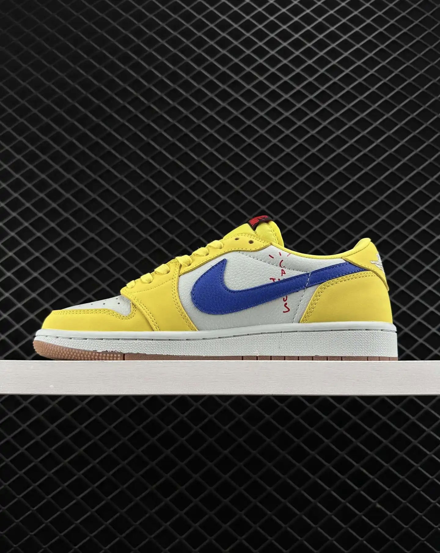 AIR JORDAN 1 Retro Low OG SP x Travis Scott “Canary”_1