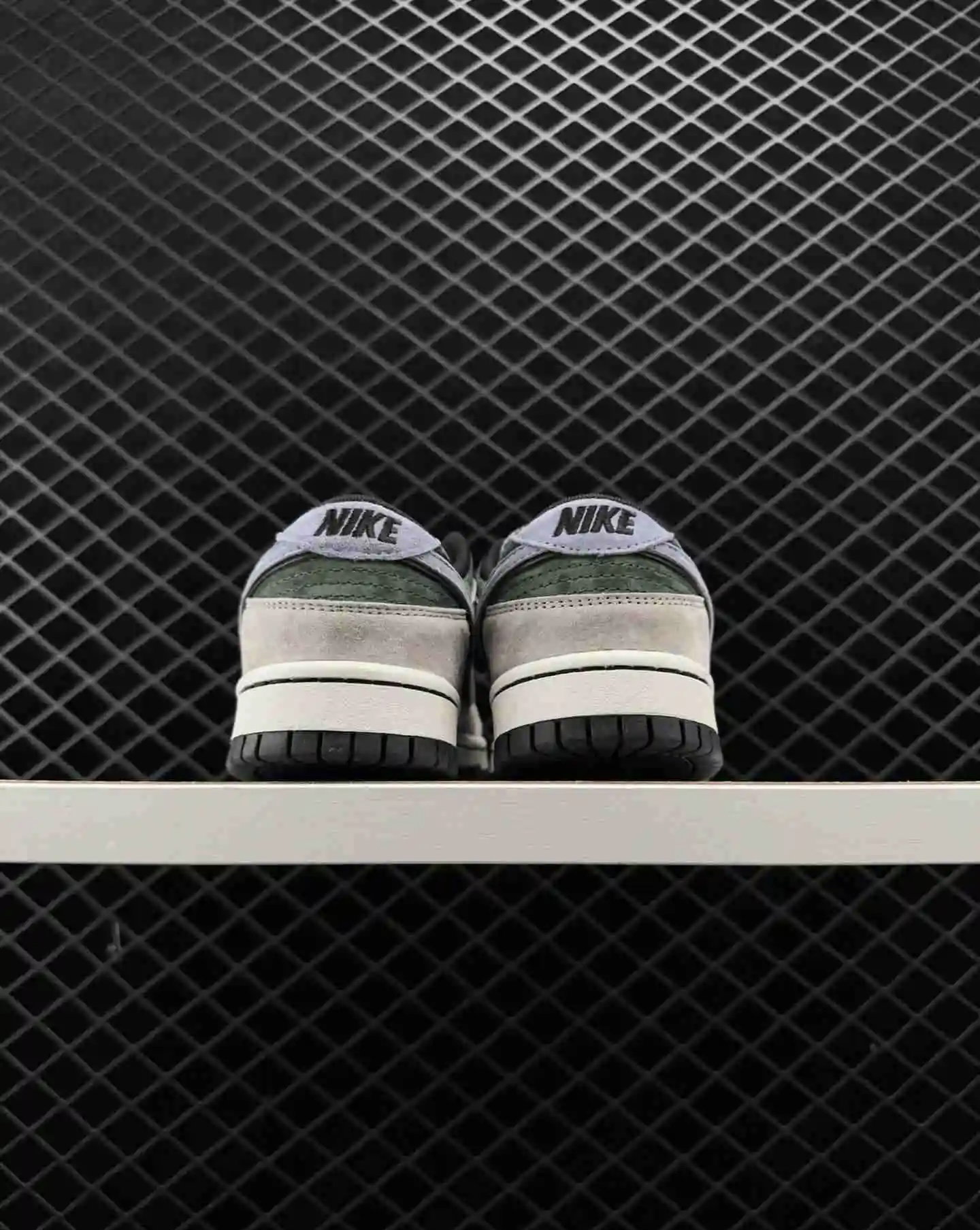 NIKE SB DUNK LOW _4