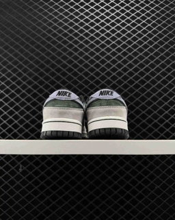 NIKE SB DUNK LOW 