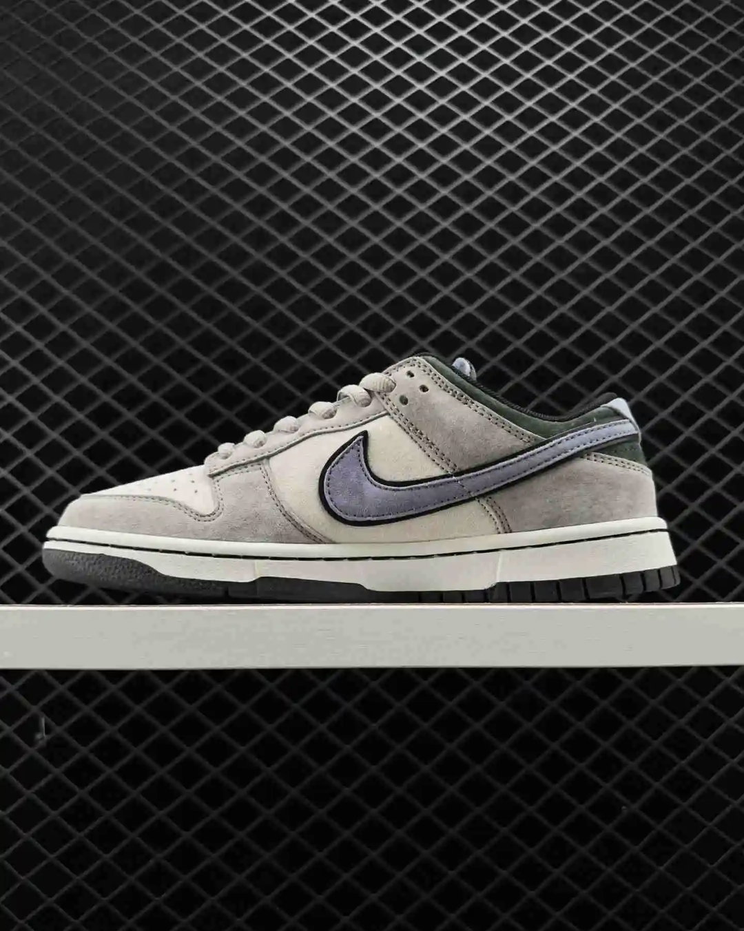 NIKE SB DUNK LOW