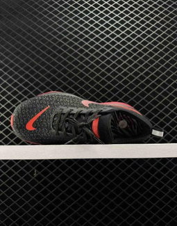NIKE INVINCIBLE RUN 3 