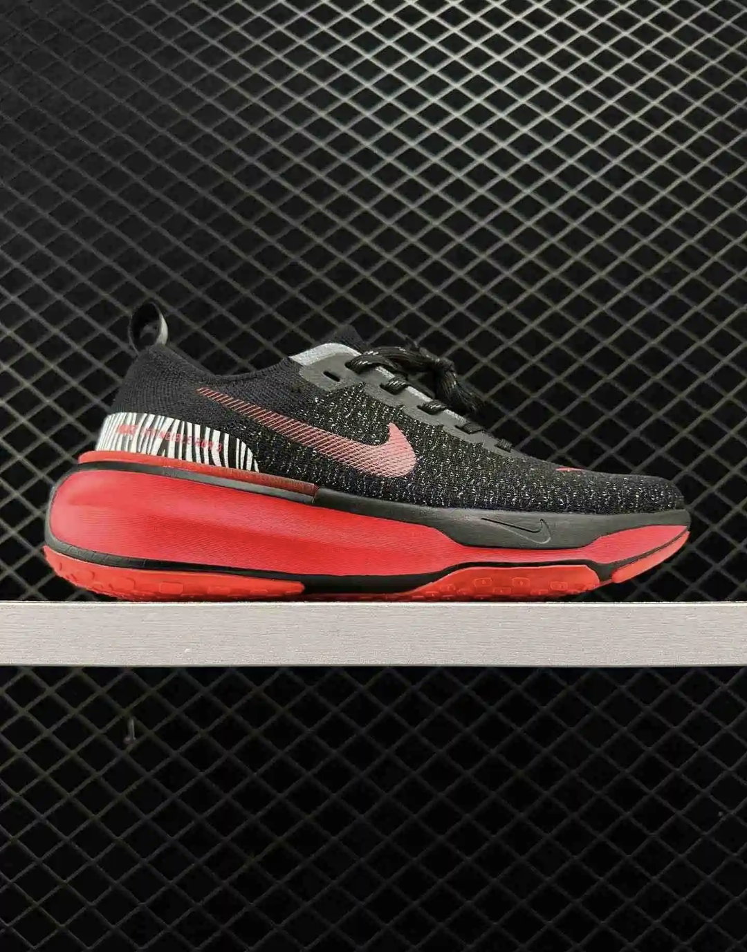 NIKE INVINCIBLE RUN 3 