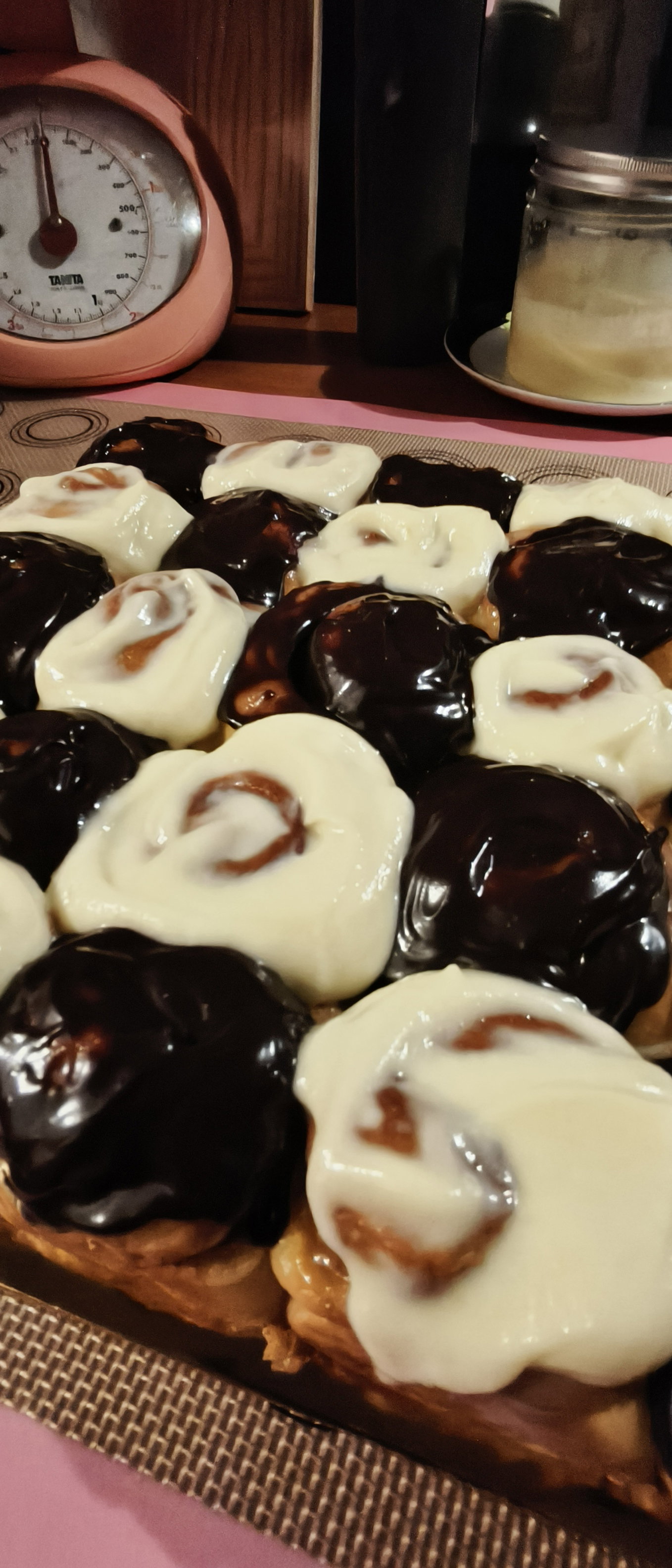 Mini Cinnamon Rolls  4 pieces - Original Classic + Chocolate Fudge_0