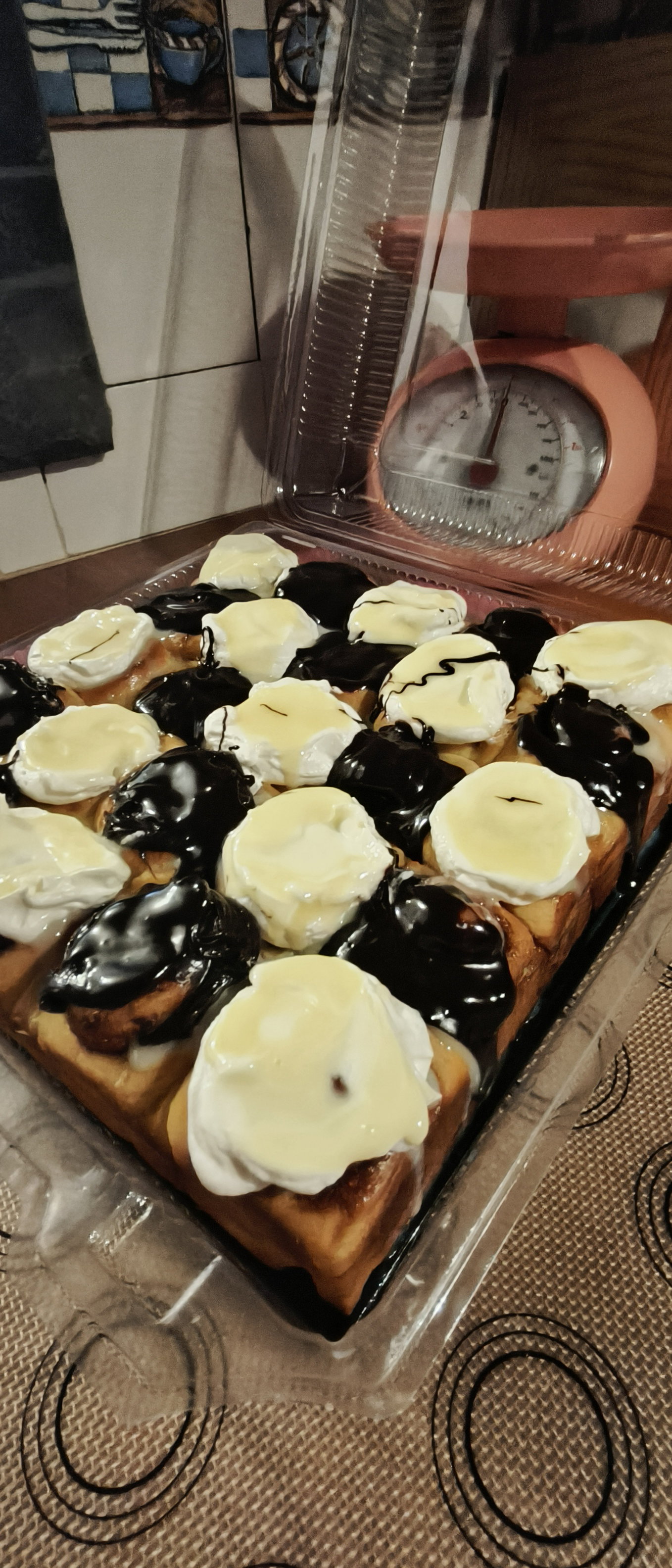 Mini Cinnamon Rolls 16 pieces_0