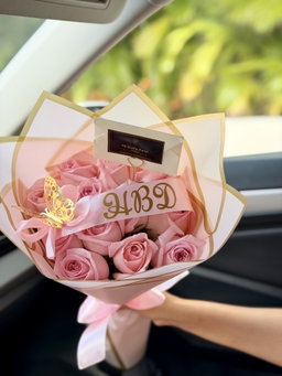 12 roses bouquet  HBD red