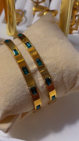 Emerald Edge Luxe Bangle