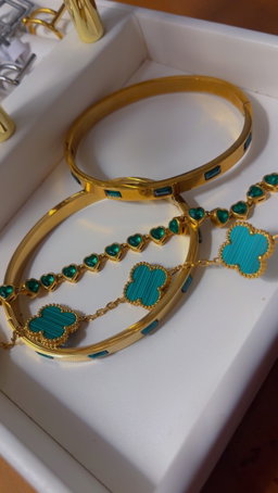 Emerald Edge Luxe Bangle