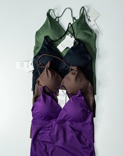 Twist Front Top