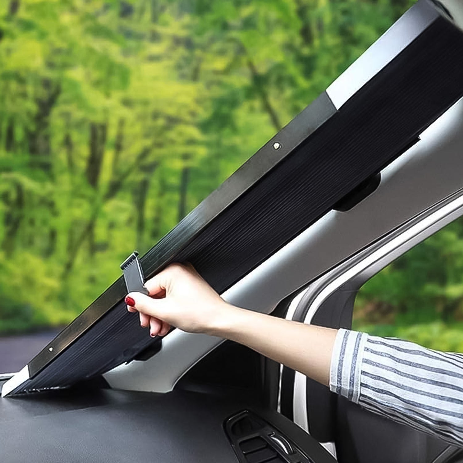 Car Windshield Sun Shade – Foldable UV Protection | Velvet Wheels_2