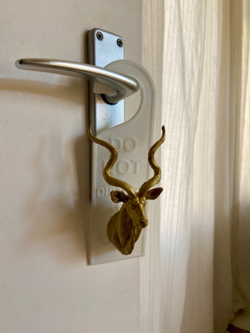 Animal sign with Giraffe Bust   _3