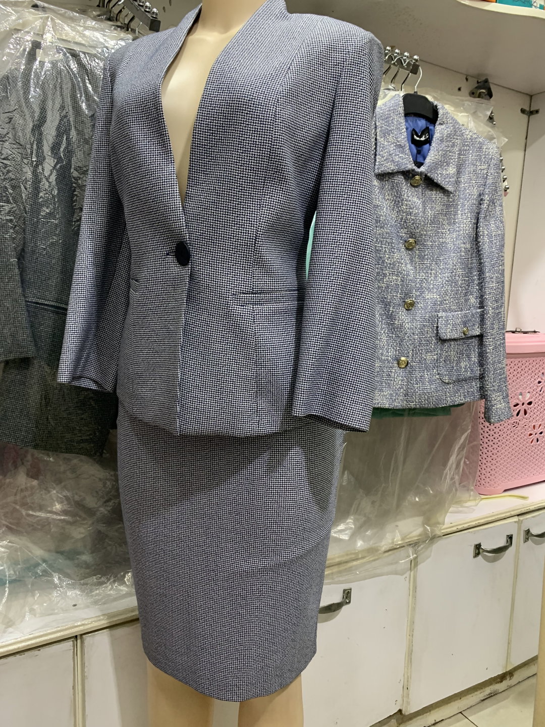 Skirt suit