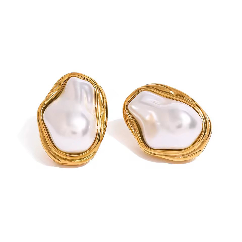 The Pearl Earrings