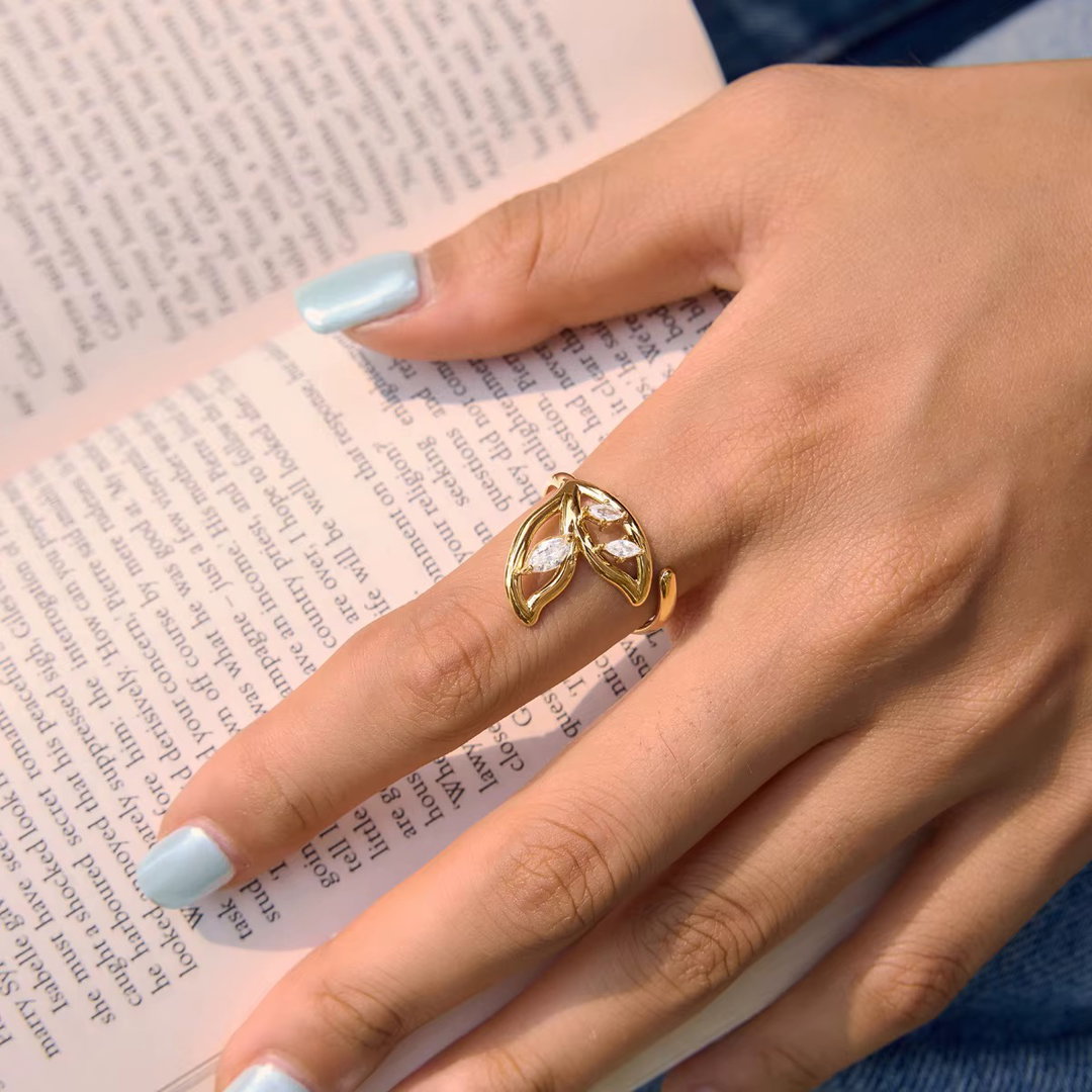 18K Gold Fishtail Marquise Zircon Ring
