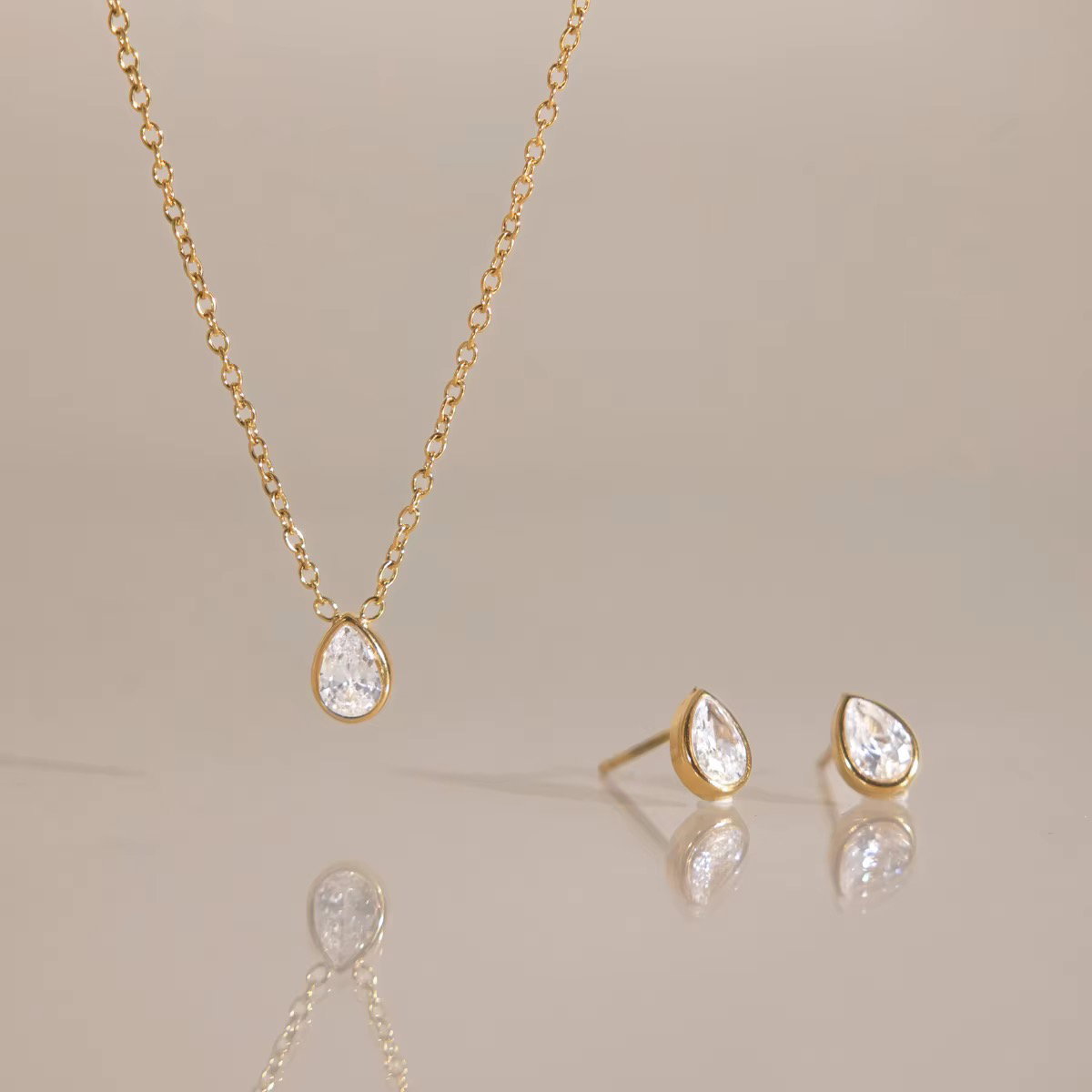 18K Gold Teardrop Zircon Jewelry Set_0