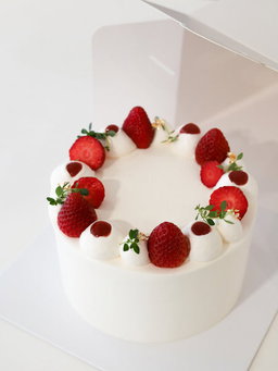 Vanilla and Strawberry Cake