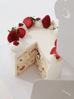 Vanilla and Strawberry Cake