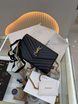 Bolsa Saint Laurent YSL preta tiracolo 