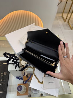 Bolsa Saint Laurent YSL preta tiracolo 